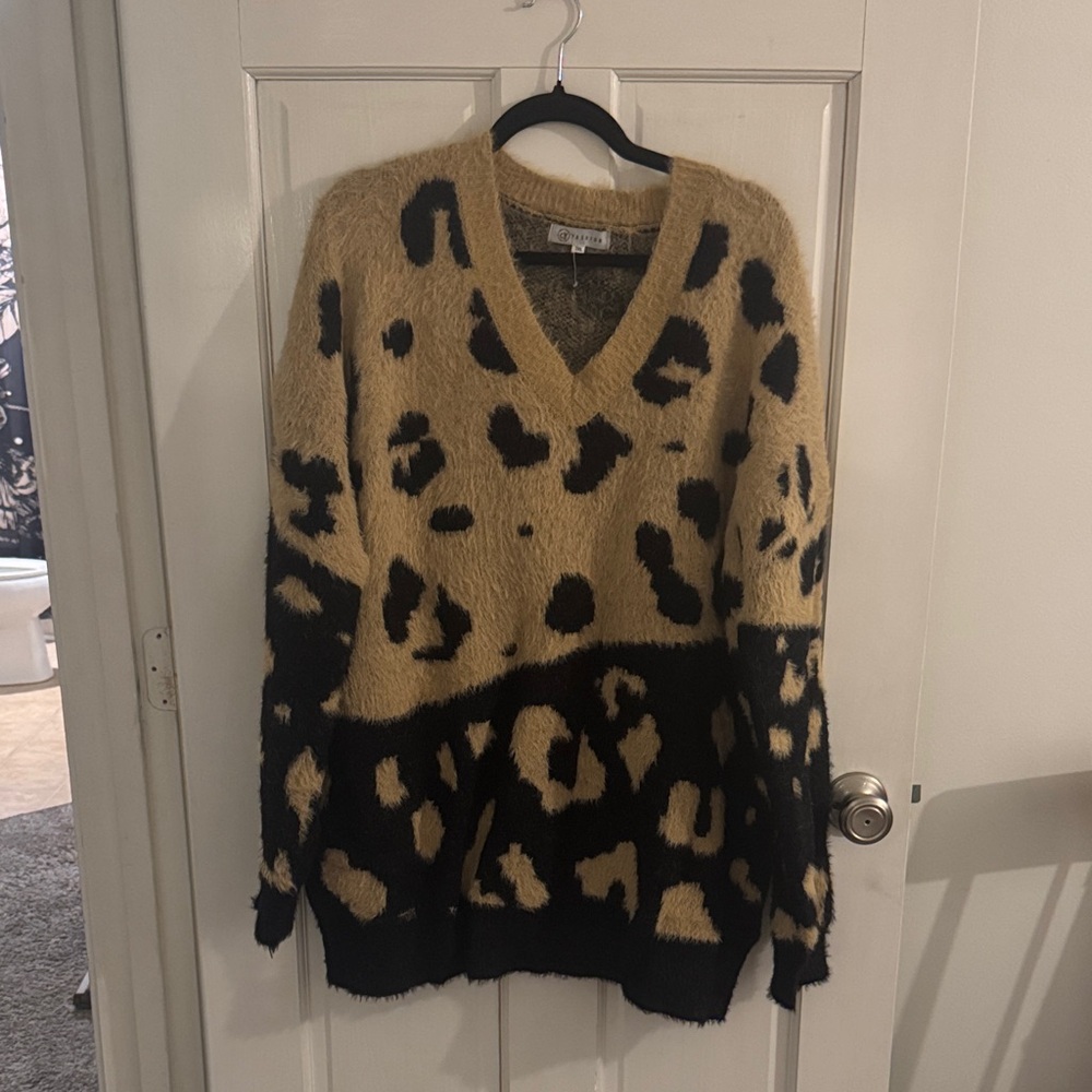 Chic Leopard V-Neck Sweater